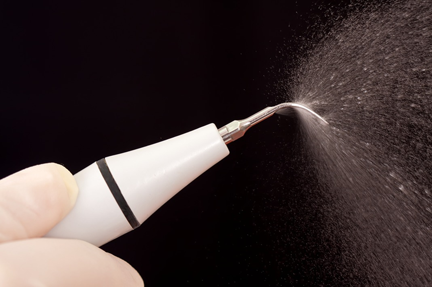 Ultrasonic scaler spray tip